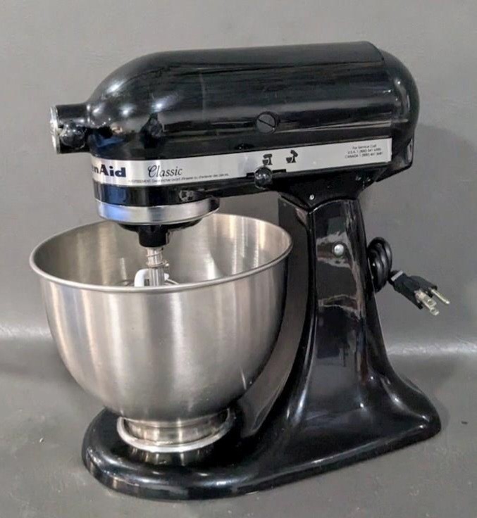 KitchenAid K45SSOB 4.5qt Stand Mixer in Onyx Black with 2 Attachments