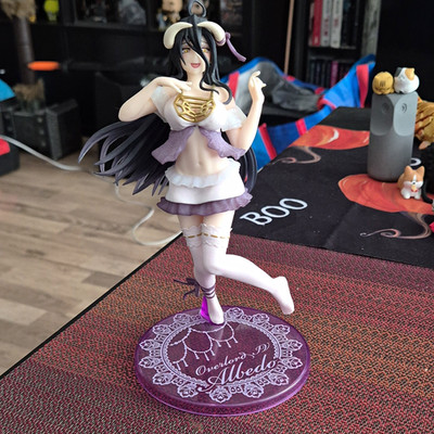 Overlord Albedo Figur aus Kunststoff mit lila Standfuß, mehrfarbig