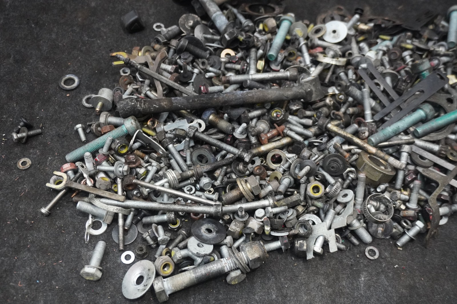 Miscellaneous Assorted Oem Hardware Nut Bolt Washer Bracket Ferrari 360 2001