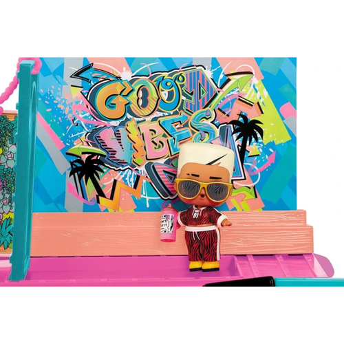 L.O.L. Surprise Fashion Show House Playset 40+ Surprises 2 Exclusive Dolls 4+ - Picture 4 of 8