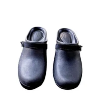 Black Crocs Women's Sarah Clogs Size 10 NICE