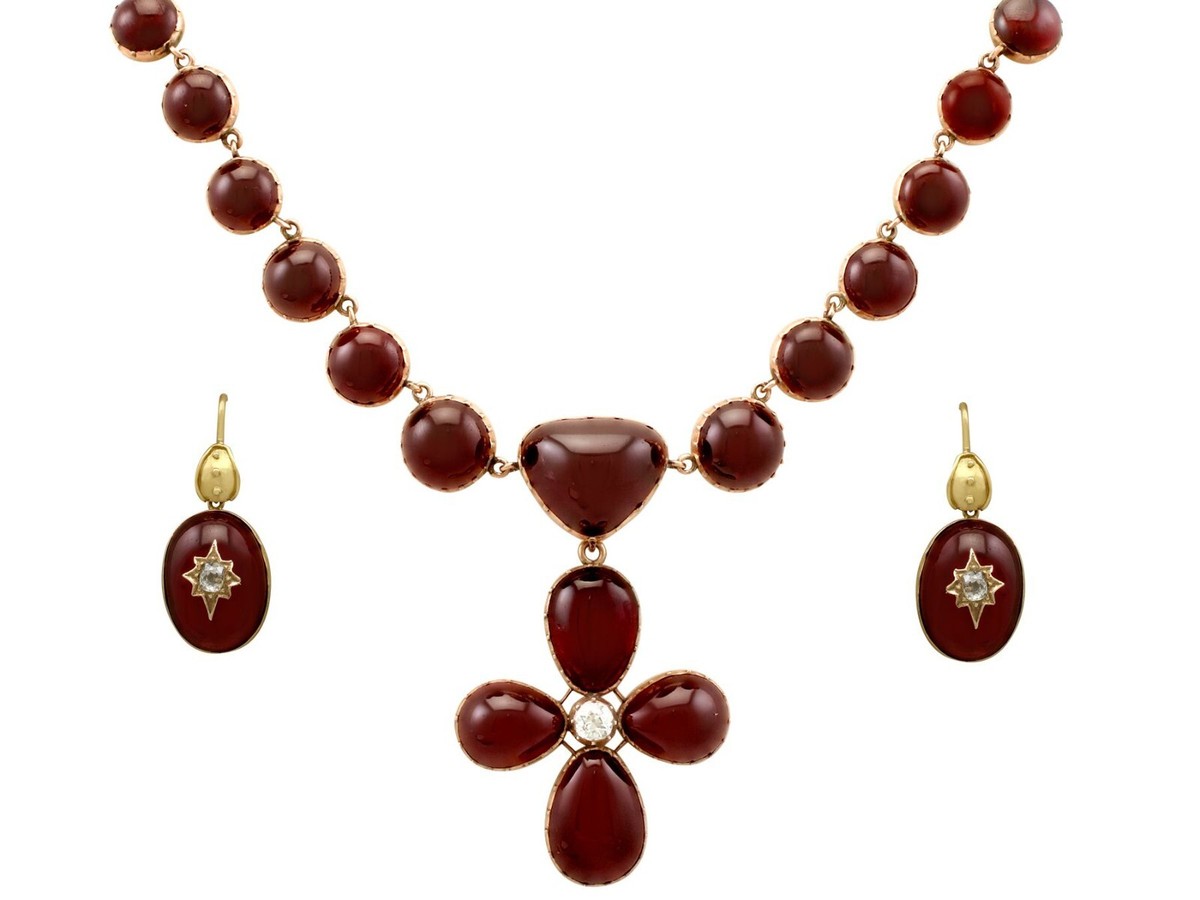 Antique 206.60 Ct Garnet 1.49 Ct Diamond 8k and 9k Yellow Gold