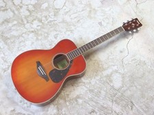 Yamaha FG820 Akustikgitarre massive Fichtendecke Mahagoni Boden & Zargen...