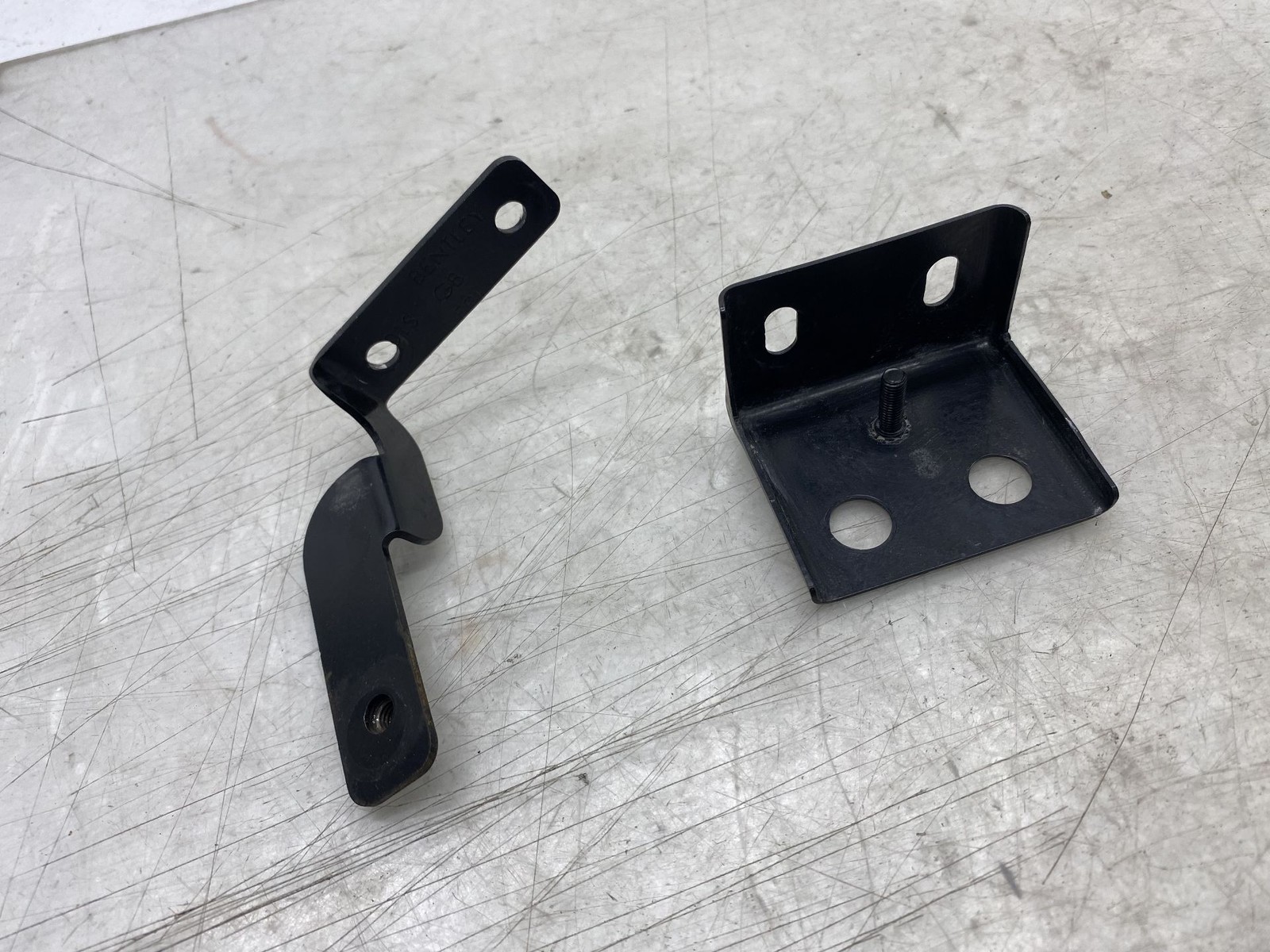 2010-2020 BENTLEY MULSANNE LEFT DRIVER SIDE PLENUM CHAMBER COVER PANEL BRACKET