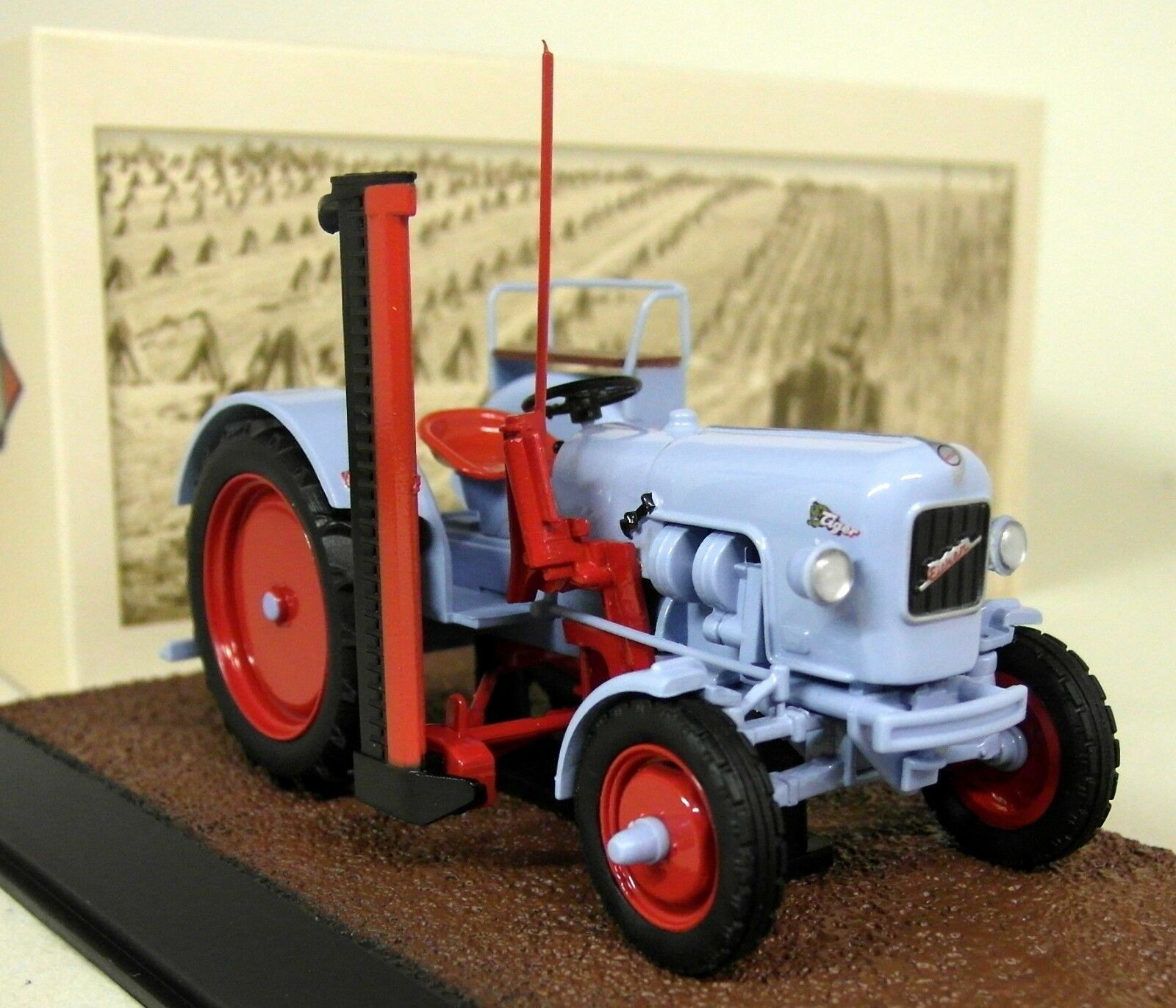 Atlas 1/32 Eicher Tiger - 1959 Tractor Plastic Scale model Tractor 011