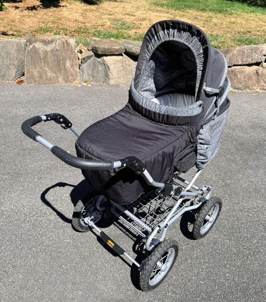 Bertini Bidwell Stroller, steerable, convertible pram with bassinet - Exc. cond. - Image 4 of 4