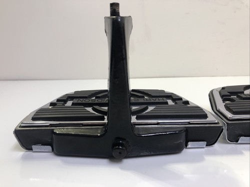OEM HARLEY-DAVIDSON Touring Nostalgic Passenger Floorboard Chrome V Logo Cover - Picture 13 of 16