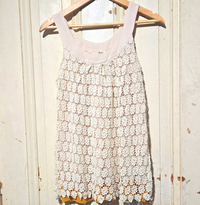 Hem & Thread Crochet Floral Lace Fully Lined Sleeveless Top Size Small