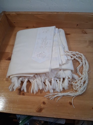 Crepe Talis Tallit Prayer Shawl Ivory Colored Gorgeous 