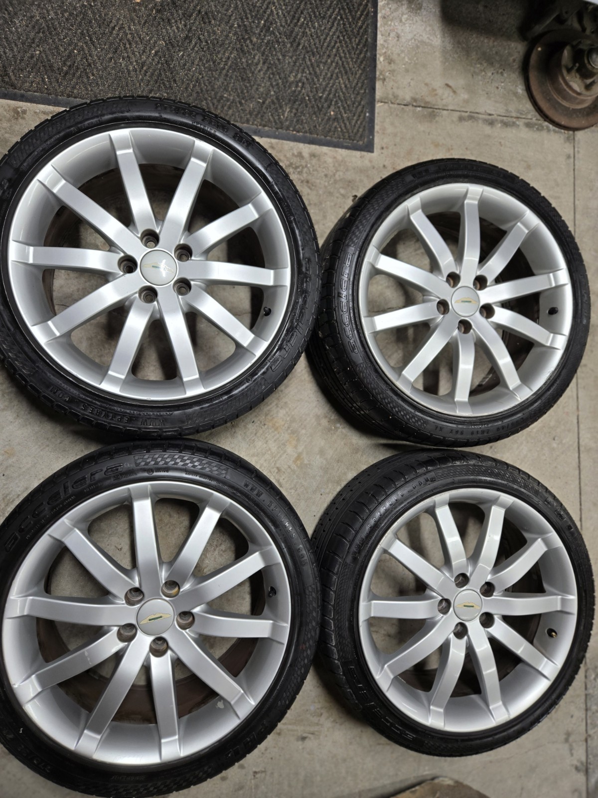 2005 Aston Martin DB9 19" wheels