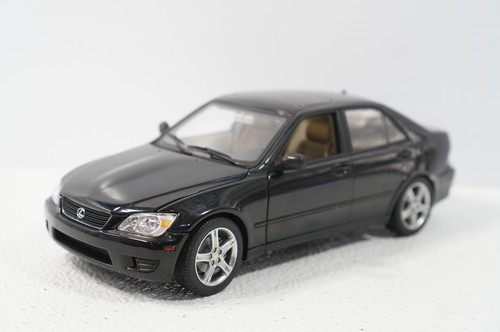 AutoArt Lexus IS300 1:18 Black 1:18 Diecast Model Car - Picture 2 of 11