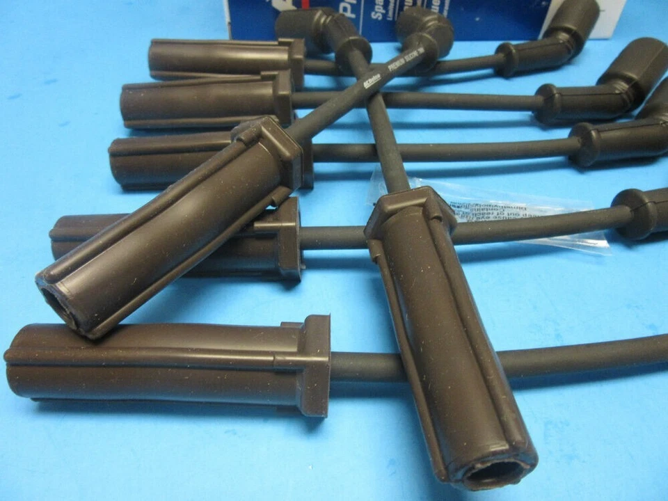 Juego de cables de bujías originales ACDelco 9748UU reemplaza OEM # 19297035 V8 Foto 2 de 4