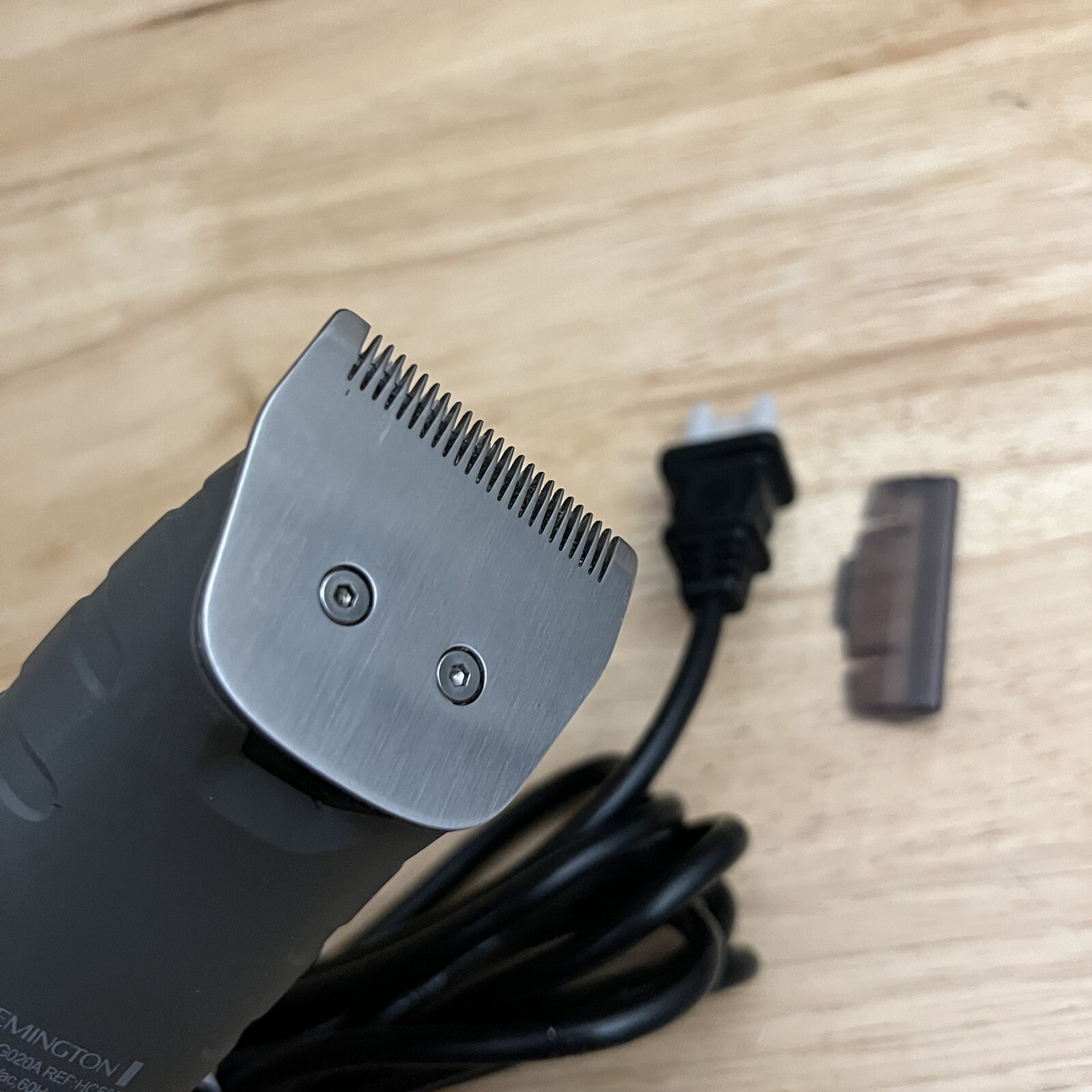 Remington - Virtually Indestructible Haircut Beard Trimmer - HC5855