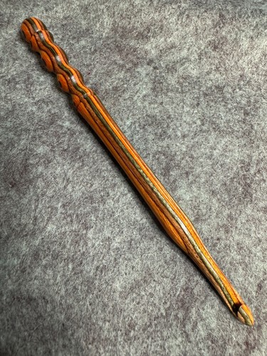 Hand carved AUTUMN SPLENDOR Wood YARN CROCHET HOOK size I - Picture 2 of 4