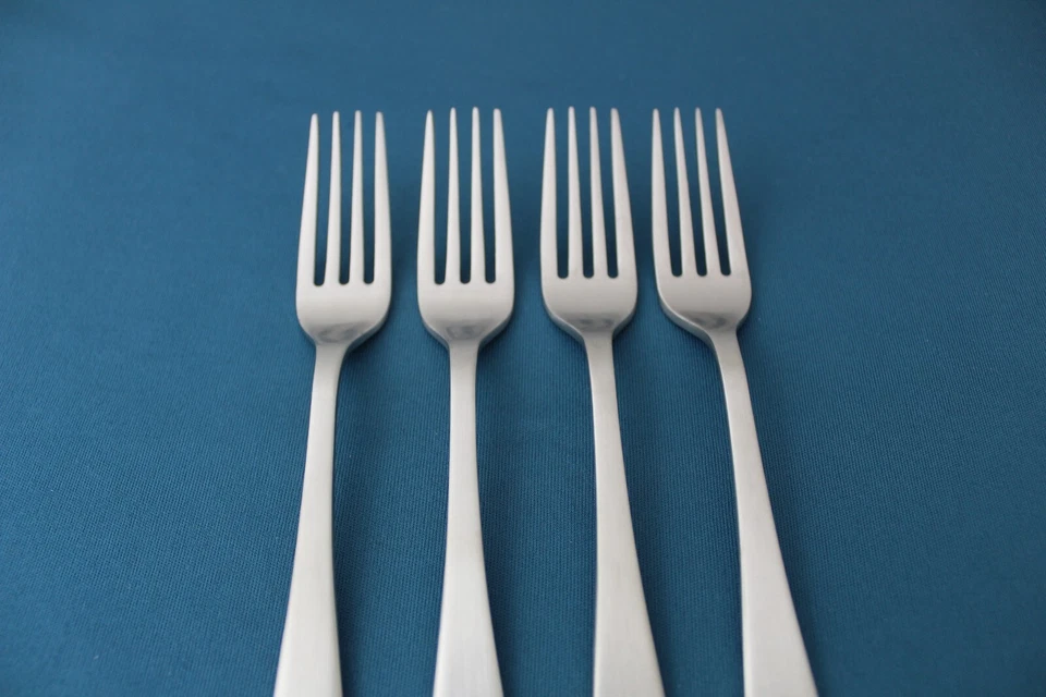 4 tenedores de ensalada Robert Welch AMONITA SATINADO 18/10 acero inoxidable China NUEVO 6 3/4" Foto 3 de 4