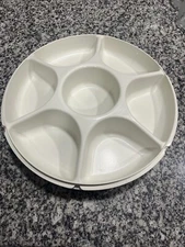 VINTAGE TUPPERWARE 6 DIVIDED VEGETABLE FRUIT CHIP AND DIP SERVING TRAY WITH LID