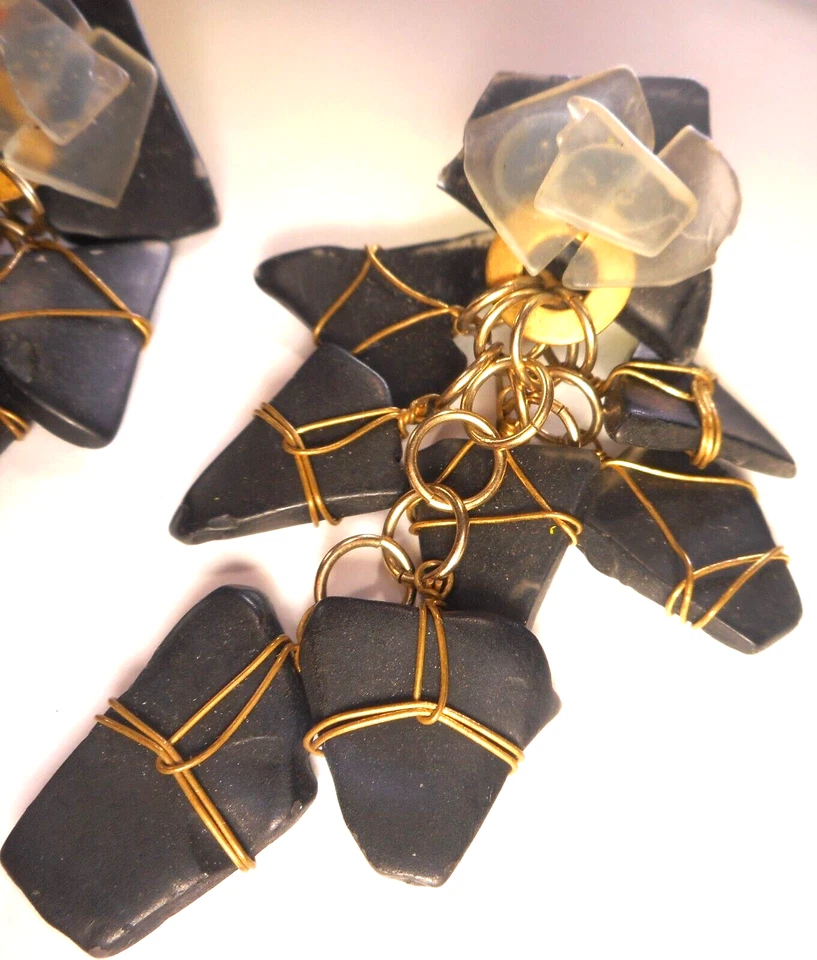 Серьги-клипсы висячие кластеры из морского стекла с проволокой из окрашенного черного золота 3 дюйма - Изображение 3 из 4