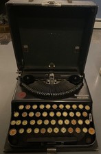 VINTAGE Remington Portable TYPEWRITER Made in USA & Case thumbnail