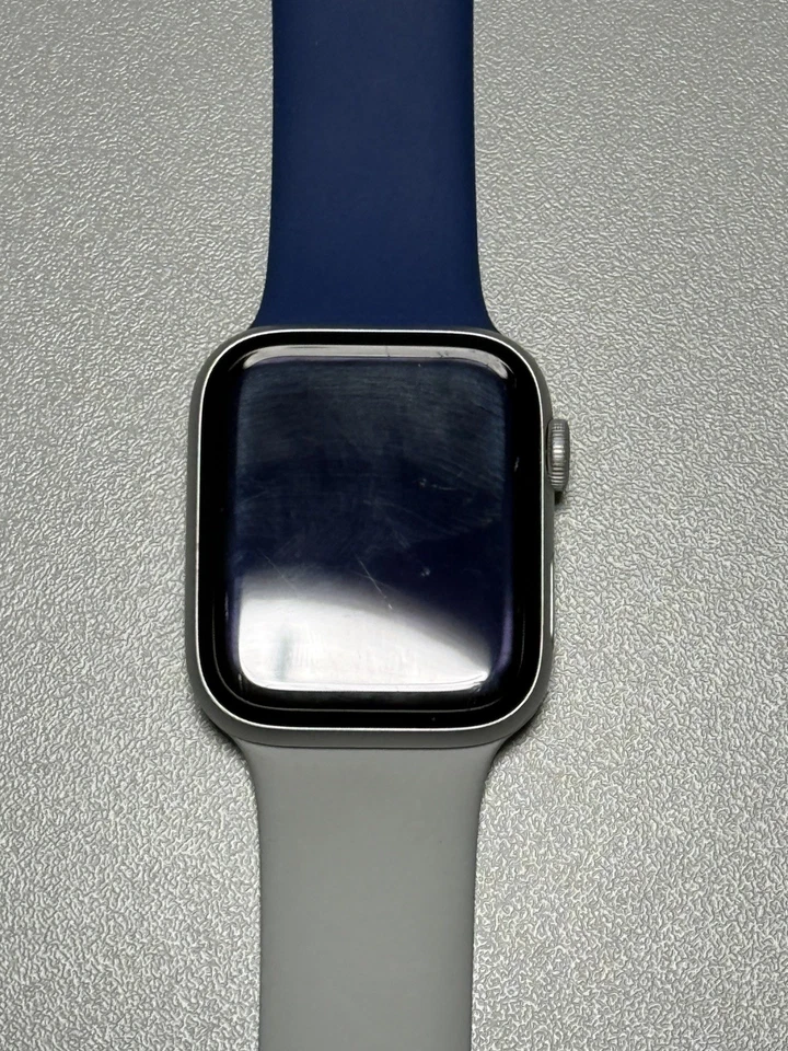 Apple Watch Series 4, foto 2 di 2