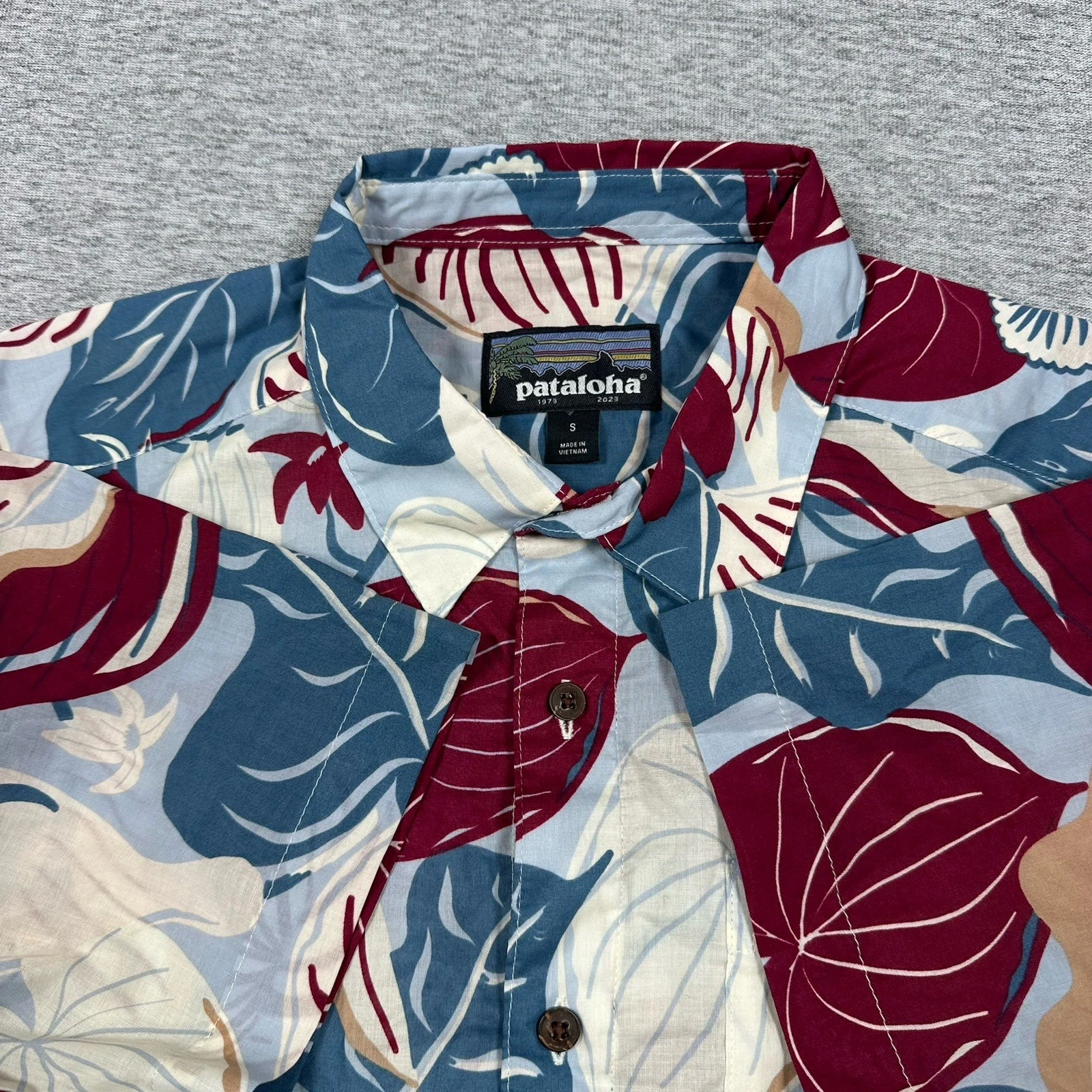 Patagonia Pataloha Hawaiian Shirt Mens Small Blue Red Floral Malihini Button Up