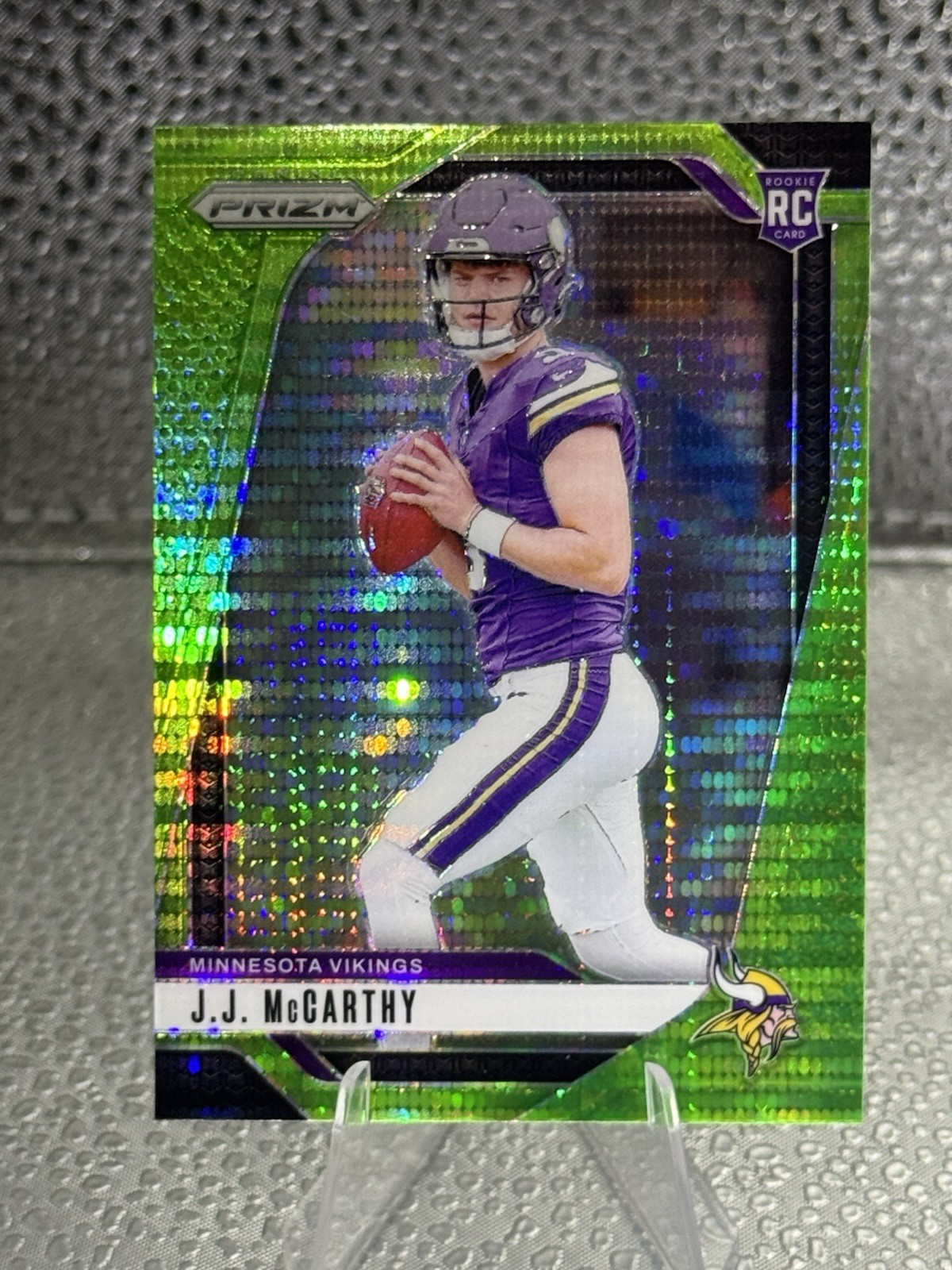 2024 Panini Prizm - Rookies J.J. McCarthy #400 Neon Green Pulsar Prizm (RC)