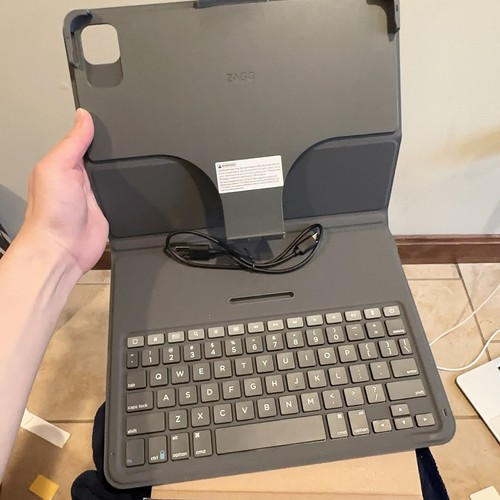 ZAGG Apple iPad Air 3 (M2) & iPad Pro 11 (1-4th Gen) Keyboard Messenger Folio 2 - Picture 4 of 6