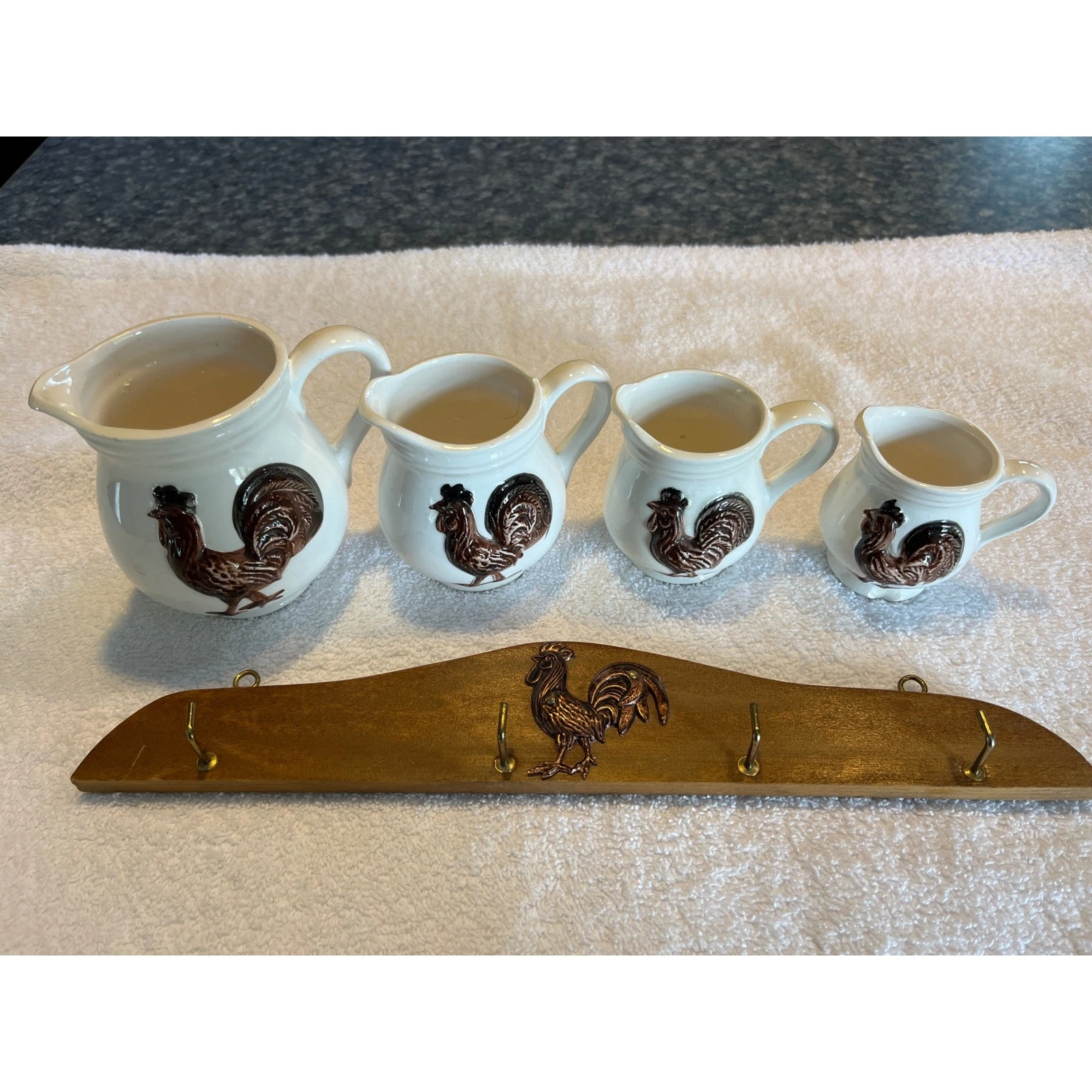 Vintage V.S. Inc Ceramic Rooster Measuring Cup Set with Wooden Wall Rack 5pc