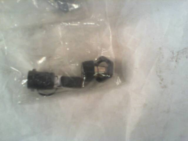 Bussmann HTB-24I rechtwinkliger Sicherungshalter 15A 250V - Neu im Karton img