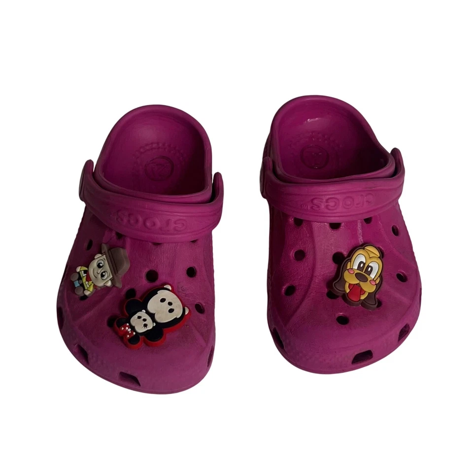 Tamancos Crocs berloques Disney infantil tamanho 8 rosa leve - Imagem 3 de 4