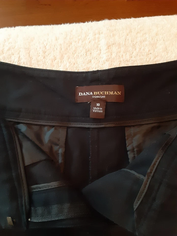 Bermudas Dana Buchman Signature -- Talla 10/Negro Foto 2 de 4