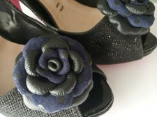 Leder Schuhclips, 2er Set, Lederrosen. Handarbeit