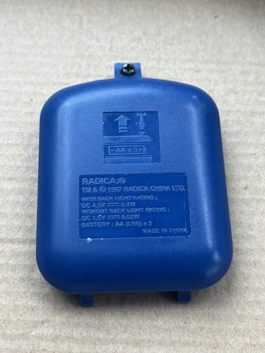 Radica Solitaire Lite Handheld Electronic Game Blue 1997 Battery Cover Only - 第 1/2 張圖片