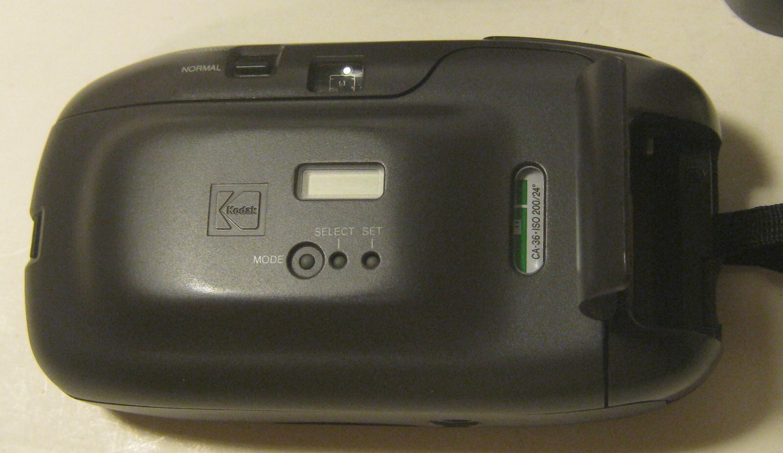 KODAK Cameo Auto Focus 35mm Camera w Nylon Case & FILM Inside POWERS UP!!!!