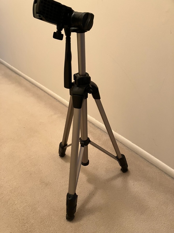 Slik U9000 Tripod with case. Compatible with cameras of many sizes