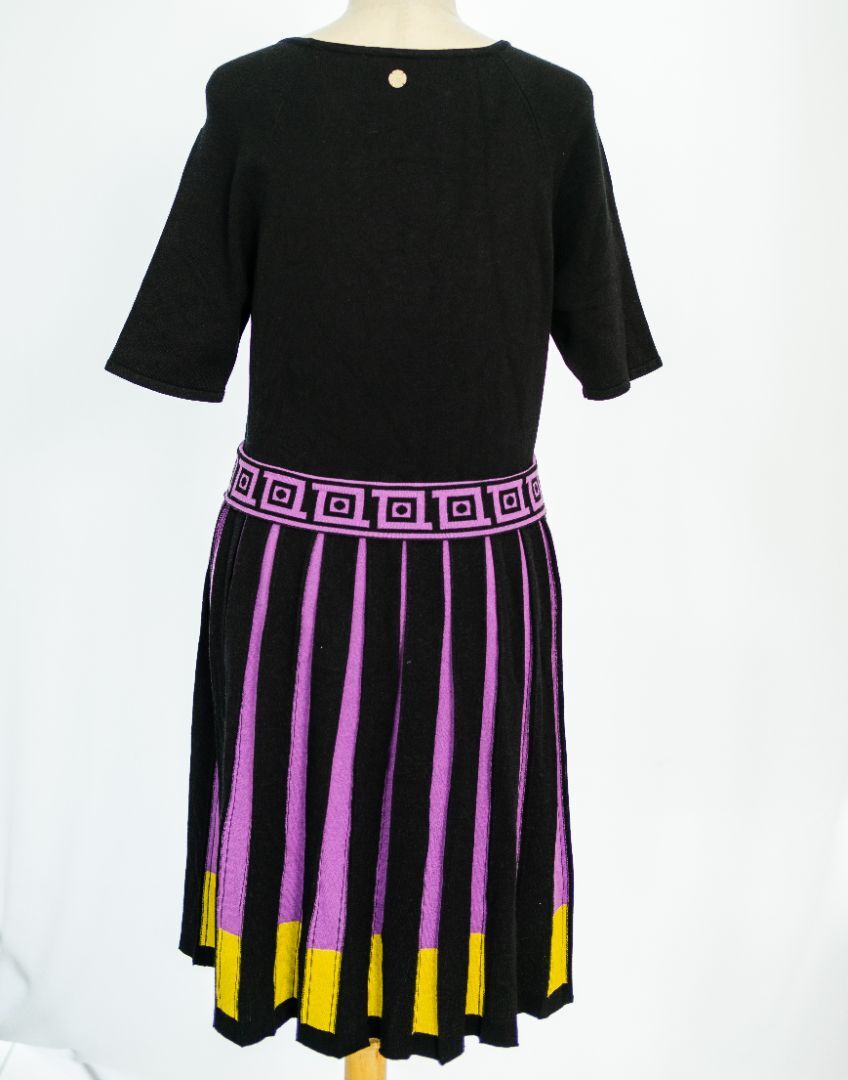 タグ付き GIANNI VERSACE 立体 3D ボーダー ニット 黒 / 紫 Versace Collection Black & Purple Knit Dress with Pleated Detail