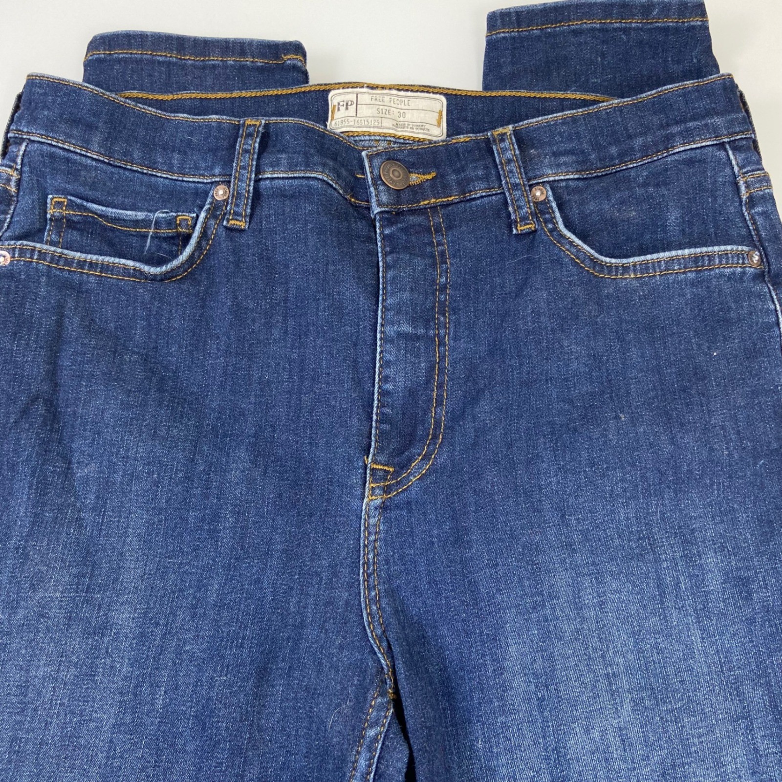 Free People Women's Size 30 Mid Rise Distressed Knee Skinny Jeans Dark Wash