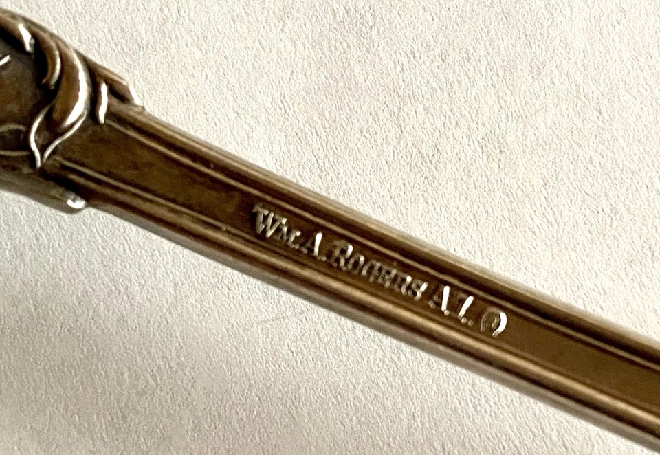 "Cuchara de bayas o cazuela antigua ornamentada de 9"" Wm Rogers patrón de Hannover circa 1901" Foto 4 de 4