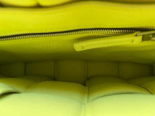 BOTTEGA VENETA PADDED CASSETTE BAG IN FENNEL COLOR - Picture 15 of 18