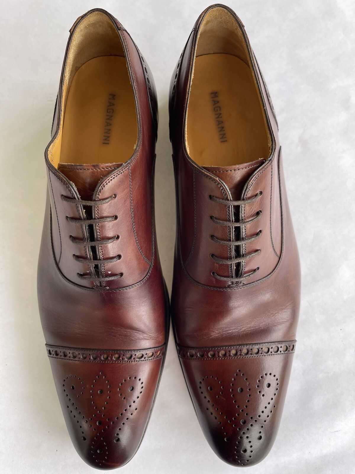 Magnanni Mens Burgundy Cap Toe Oxford 