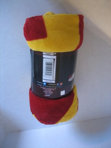 USC Trojans Super Plush Blanket Throw 100% Polyester Red/Yellow 46"x60" NWIP - Picture 2 of 5