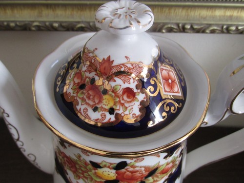 Royal Albert England Porcelain Heirloom Coffee Pot - Picture 3 of 11