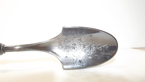 9 1/2" Antique 1875 Dowager Brite-cut by Gorham Silver Plated Cheese Scoop - Picture 5 of 14