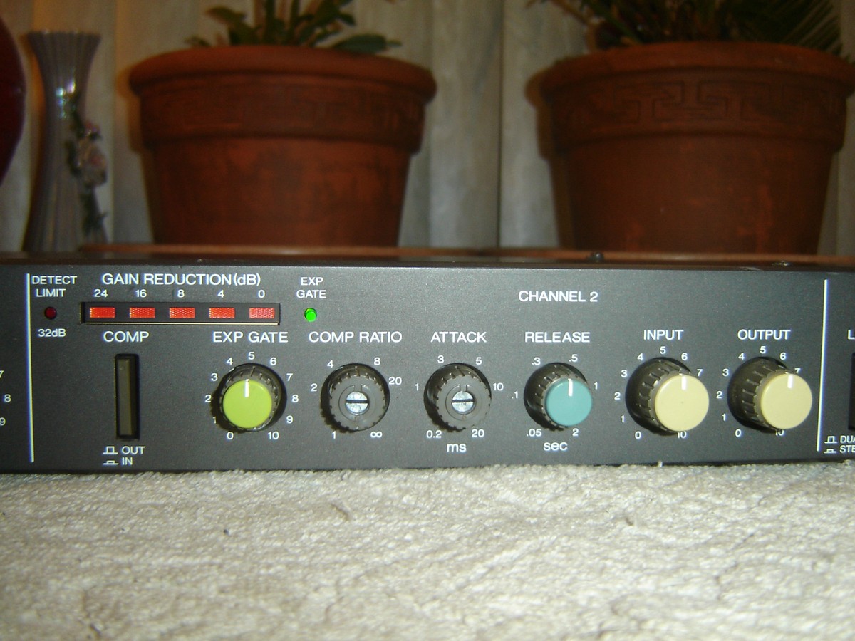 Fostex 3070, 100V AC, 2 Channel Compressor Limiter, Vintage Rack