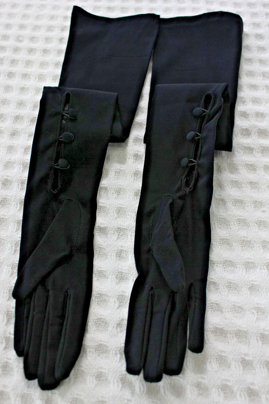 Bergdorf Goodman Vintage Long Black Opera Gloves (size 6/7)
