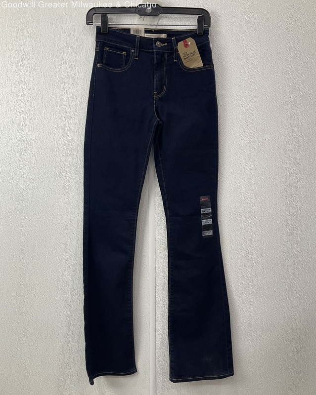 NWT Levi's Women's Size 24/32 Dark Blue Denim Jeans