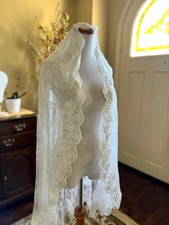 Embroidered Lace Mantilla Fingertip 1 Tier Wedding Bridal Veil With Gold Comb