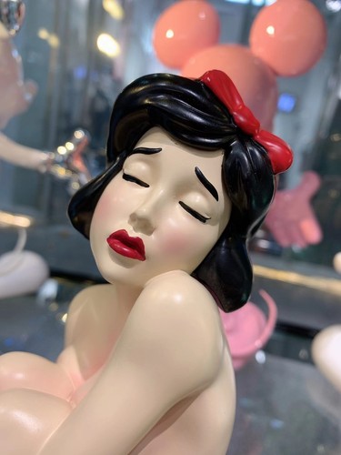 Mighty Jaxx FAIREST OF THEM ALL Snow White Cartoon Figure Model Limited Edition - Picture 5 of 6