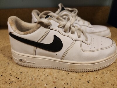white and black nike air force 1 junior