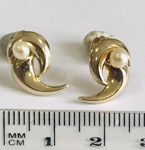 9ct Gold Swirl Pearl Stud Earrings New - Picture 2 of 4