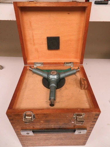 Mitutoyo 200-225mm/.005mm Holtest/Intrimik w/ wooden storage case - NP64